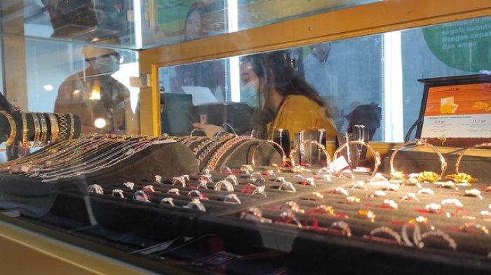 Produk emas perhiasan Galeri 24 yang ditawarkan di Pegadaian Cabang Manado Utara.