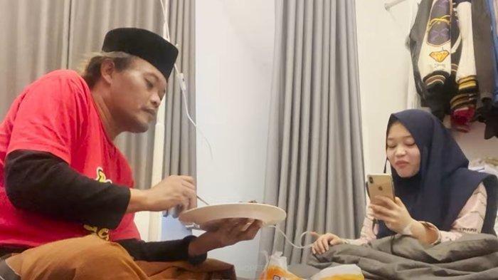 Putri Delina mengalami kondisi kesehatan yang kurang baik.