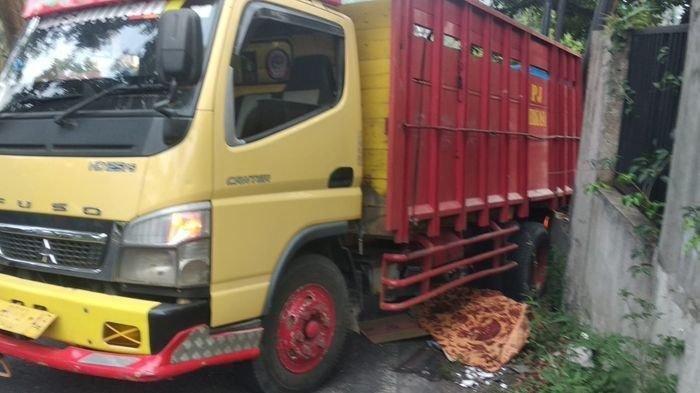 Siti Fatimah (40) meninggal dunia akibat tergilas truk yang tak kuat menanjak di Cimanggung, Sumedang, Senin (31/10/2022) sore.
