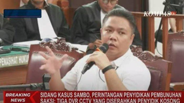 Soal CCTV di Pos Satpam tersambar petir ternyata masih dibenarkan oleh saksi Aditya Cahya. Ia merupakan saksi dari terdakwa Brigjen Hendra Kurniawan