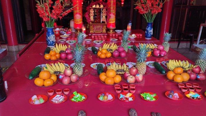 Suasana Persiapan Klenteng Ban Hin Kiong Jelang Tahun Baru Imlek