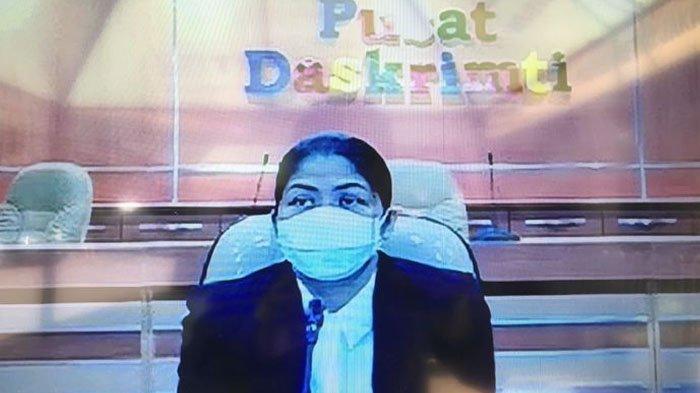Terdakwa kasus pembunuhan berencana terhadap Nofriansyah Yosua Hutabarat atau Brigadir J, Putri Candrawathi terpapar virus Covid-19. Dengan demikian, istri Ferdy Sambo itu bakal mengikuti sidang yang digelar di Pengadilan Negeri (PN) Jakarta Selatan, Selasa (22/11/2022) secara online dari Rumah Tahanan Negara (Rutan) Salemba cabang Kejaksaan Agung.