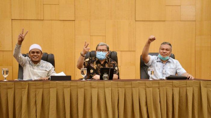Ahmad Heryawan memberi semangat kepada para kader PKS di Manado menghadapi pilkada serentak.