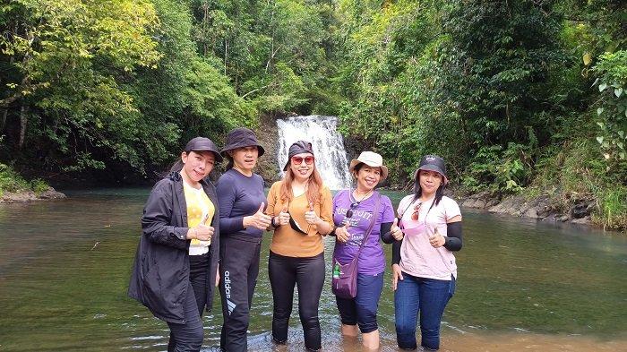 Air Terjun Kadadima di Kabupaten Kepulauan Sangihe, Sulut, Jumat (25/3/2022)