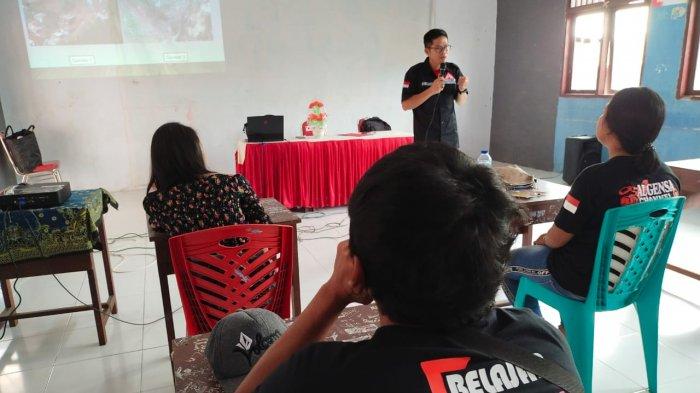 Aktivitas belajar mengajar PKBM Rumah Belajar Karangetang