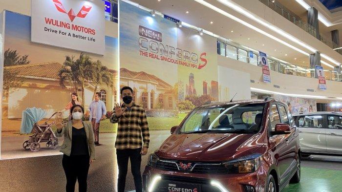 Andi Isyana Ayu, Area Sales Manager Kumala Sulawesi Bagian Utara bersama Rendy Gunawan, Regional Sales Manager Sulawesi Bagian Utara dalam Peluncuran New Confero S di Manado