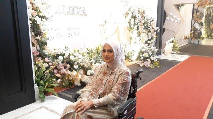 Anggia Novita semangat bekerja meski duduk di kursi roda
