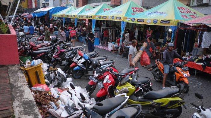 Area pasar senggol Kawasan Taman Kesatuan Bangsa, Senin (13/12/2021)