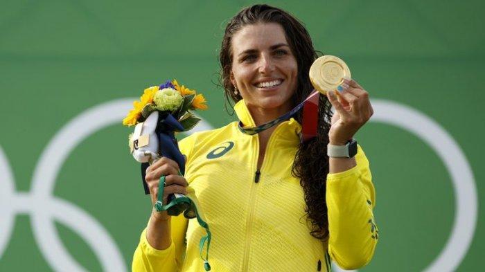Atlet kayak asal Australia, Jessica Fox, menyabet medali emas dalam Olimpiade Tokyo 2020