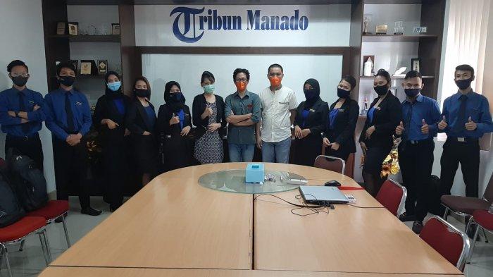 Para siswa dari Sekolah Aviasi Nusantara saat berkunjung ke Kantor Tribun Manado, di Jalan AA Maramis, Kairagi Dua, Kecamatan Mapanget, Kota Manado, Sulawesi Utara, Kamis (25/2/2021). (tribunmanado.co.id/Rizali Posumah)