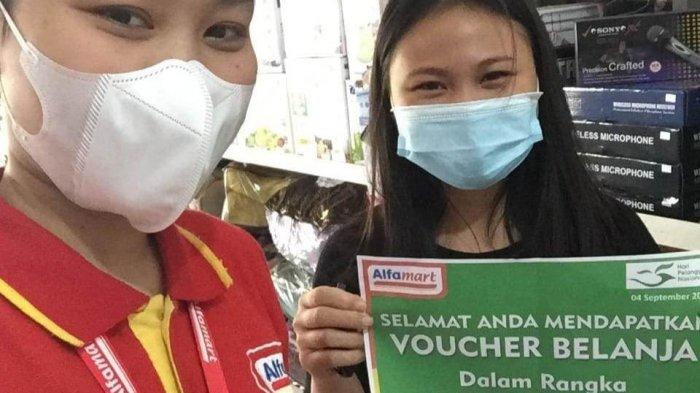 PT Sumber Alfaria Trijaya (Tbk) pengelola Alfamart bagi-bagi voucer belanja kepada pelanggan setia dalam rangka Hari Pelanggan Nasional (Hapelnas).