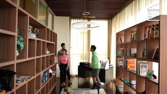 Balkon di apartemen mewah Indra Priawan dan Nikita Willy