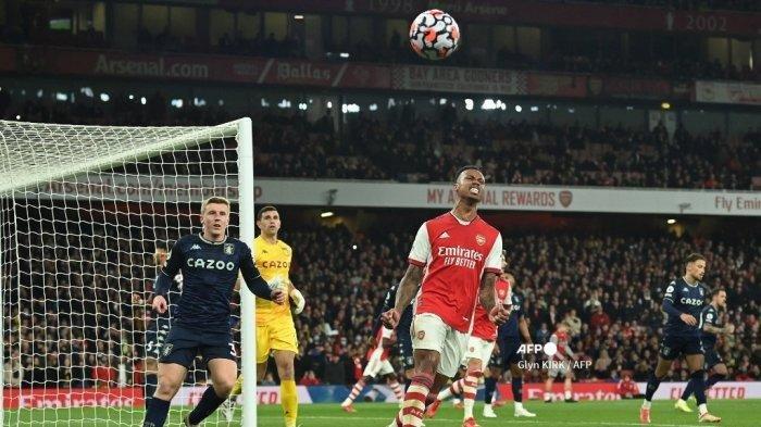 Bek Arsenal asal Brasil, Gabriel, bereaksi terhadap peluang yang hilang selama pertandingan sepak bola Liga Premier Inggris antara Arsenal dan Aston Villa di Stadion Emirates di London pada 22 Oktober 2021.