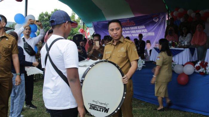 Bupati Bolaang Mongondow Timur, Sam Sachrul Mamonto, membuka lomba Drumband dan Gerak Jalan tingkat Kabupaten, Senin 15/8/2022.
