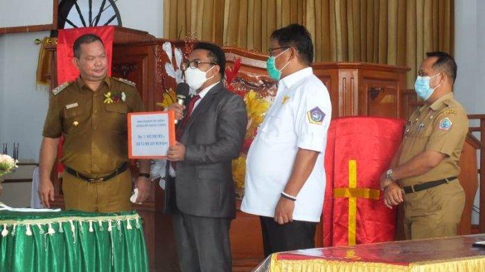 Bupati Elly Lasut saat menghadiri Sidang Sinode Istimewa Germita yang dilaksanakan di Germita Betlehem, Pulau Kabaruan, Selasa (25/05/2021).
