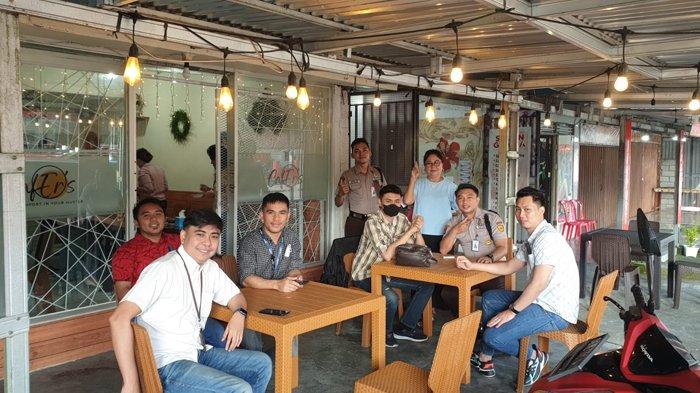 Cafe CafEr's di jalan RE Martadinata, Dendengan Luar, Kota Manado Sulawesi Utara.