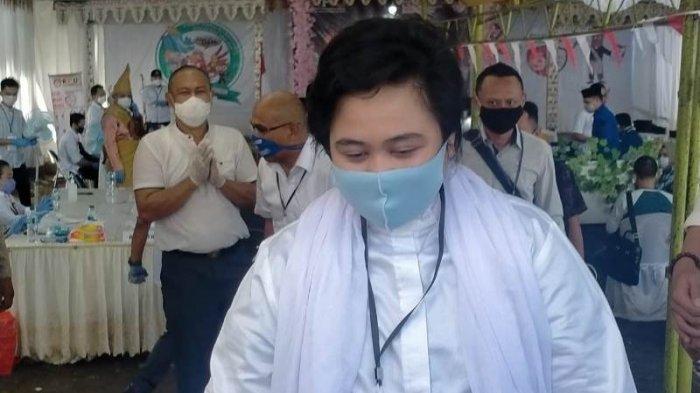 Calon Bupati Boltim Amalia Landjar saat mendaftar di KPU Boltim