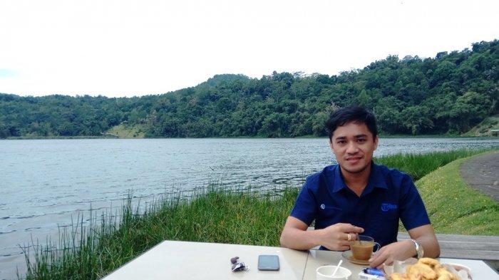 Rekomendasi tempat buat kamu yang berencana melakukan kegiatan wisata Manado dan Tomohon sekaligus self healing. Salah satu rekomendasinya adalah Danau Linow.