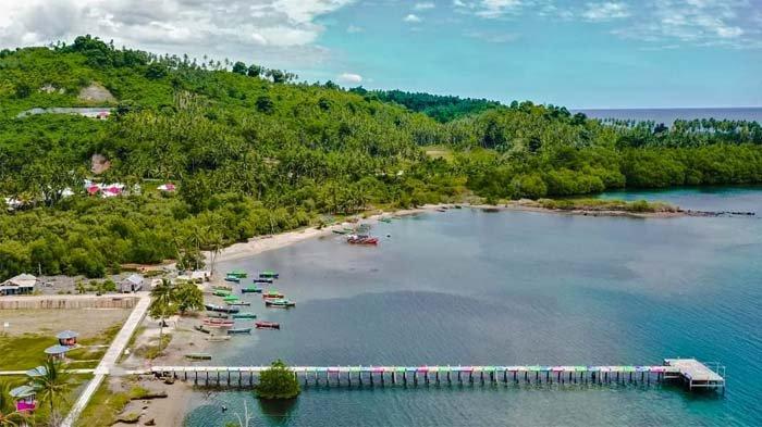 Dermaga Patah Hati di Pantai Tersakiti Bolsel.
