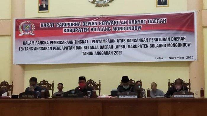 Dewan Perwakilan Rakyat Daerah (DPRD) Kabupaten Bolaang Mongondow (Bolmong), Jumat (27/11/20), menggelar rapat paripurna pembicaraan tingkat I Ranperda tentang Anggaran Pendapatan Belanja Daerah (APBD) Tahun Anggaran 2021.
