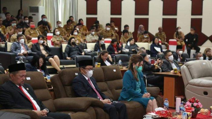 Wali kota Manado Andrei Angouw dan Wakil Wali Kota Manado dr Richard Sualang menghadiri Rapat Paripurna DPRD Kota Manado di Kantor DPRD Kota Manado pada Selasa (16/08/2022)