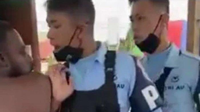 Serda D dan Prada V yang melakukan penganiayaan terhadap warga Merauke, Steven, pada Senin (26/7/2021).