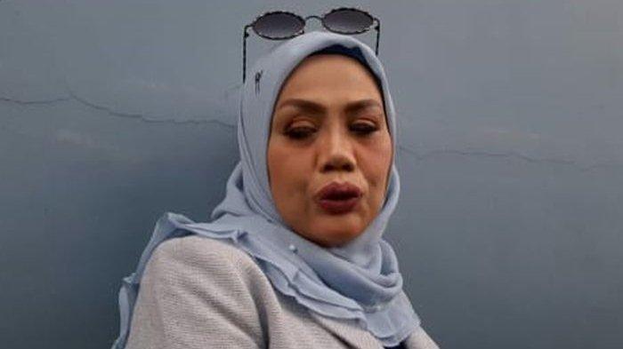 Elly Sugigi khawatir kecantikannya akan mengalahkan sederet selebriti ternama