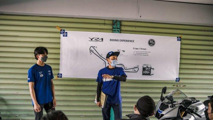 Yamaha Riding Academy (YRA) yang mengadakan event bLU cRU school & circuit riding experience di Sentul International Circuit, Bogor, Rabu 25 Mei 2022.