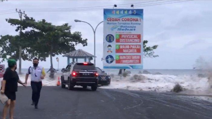 Gelombang Tinggi Terpa Pesisir Manado