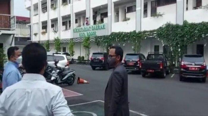 Gempa bumi M 5,6 di Sukabumi Selasa (27/04/21). Wali Kota Bogor Bima Arya panik lari keluar ruang rapat di Balai Kota.