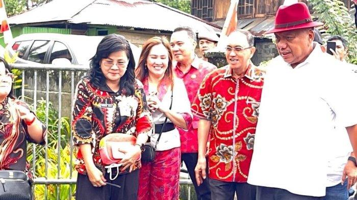 Gubernur Sulawesi Utara, Olly Dondokambey mengunjungi masyarakat terdampak kerugian gagal panen Budidaya Ikan Mujair di Desa Eris, Kecamatan Eris, Kabupaten Minahasa,