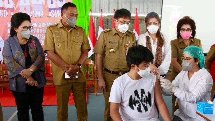 Gubernur Sulut Olly Dondokambey memantau Vaksinasi Covid-19 di Sulut