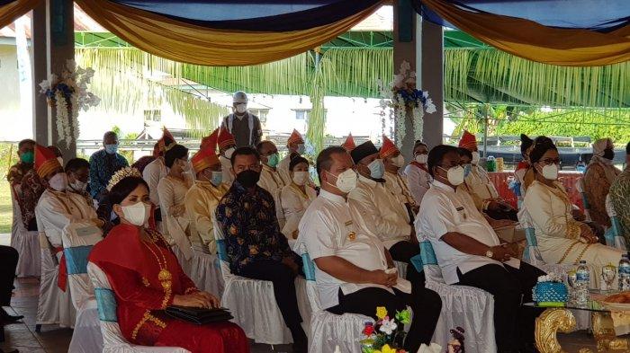 Gubernur Sulwesi Utara, Olly Dondokambey diwakili Staf Ahli Gubernur Bidang Kemasyarakatan Sumber Daya Manusia, Dr Jetty Pulu MSi menghadiri syukuran satu tahun kepemimpinan Bupati dan Wakil Bupati Kepulauan Talaud, pada Jumat (26/02/2021).