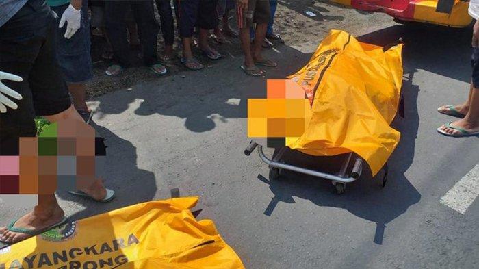 Jasad Ibu dan Anak korban kecelakaan lalu lintas di Jalan Desa Glagah Arum, Porong, Sidoarjo.