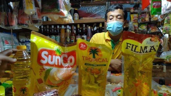 Ilustrasi minyak goreng yang harganya sedang naik tajam.