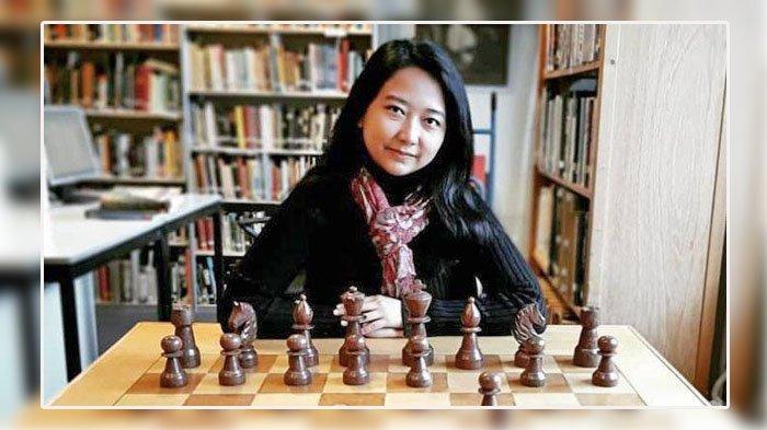 Foto: Grandmaster wanita catur Indonesia, Irene Sukandar.
