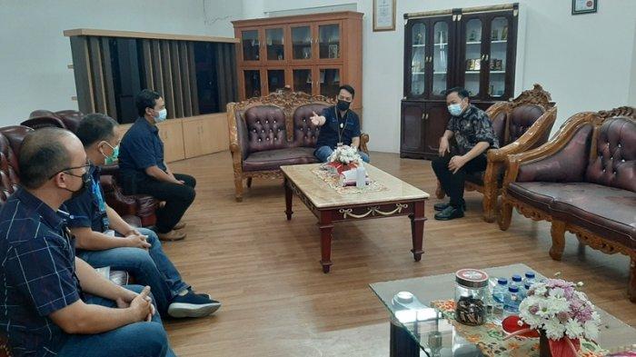 Jajaran Tribun Manado Beraudiensi dengan Wali Kota Tomohon Carrol Senduk