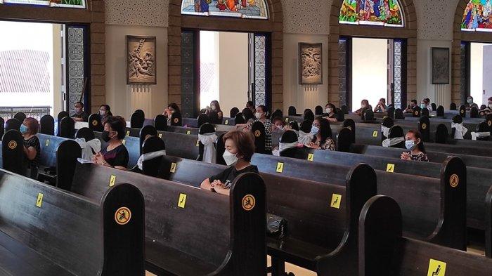 Jalan Salib Paroki Santo Ignatius Manado berlangsung dalam protokol Covid-19.