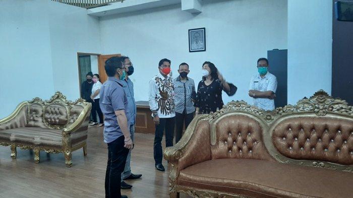 Jemmy Ringkuangan tiba di Kantor Wali Kota Tomohon