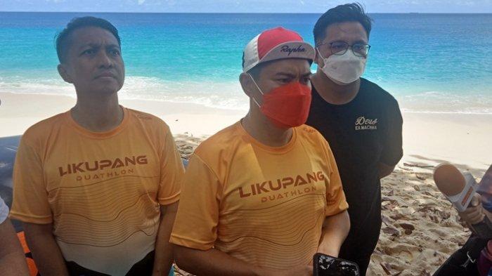 Joune Ganda saat berada di Pantai Paal
