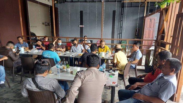 Kapolres Bitung AKBP Indra Pramana H SIK saat menggelar Coffeee Morning dengan wartawan