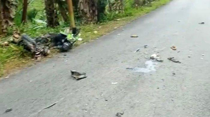Kecelakaan sepeda motor yang bertabrakan dengan sebuah mobil di Jalan Panglima Awang, perbatasan antara Desa Putik dan Desa Batu Ampar, Kecamatan Palmatak, Kabupaten Kepulauan Anambas, Kamis (13/5/2021) lalu.