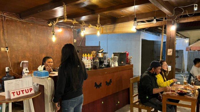 Kedai Garasi di Langowan, Kabupaen Minahasa.