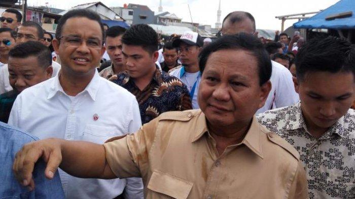 Ketua Umum Partai Gerindra Prabowo Subianto saat mengunjungi kawasan Kampung Aquarium, Jakarta Utara, Sabtu (7/1/2017) lalu.