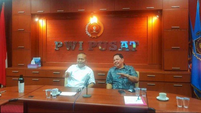 Ketua Umum PWI Pusat, Atal Depari dan Humas PWI Pusat, Mercys Charles Loho di Kantor PWI Pusat, belum lama ini.