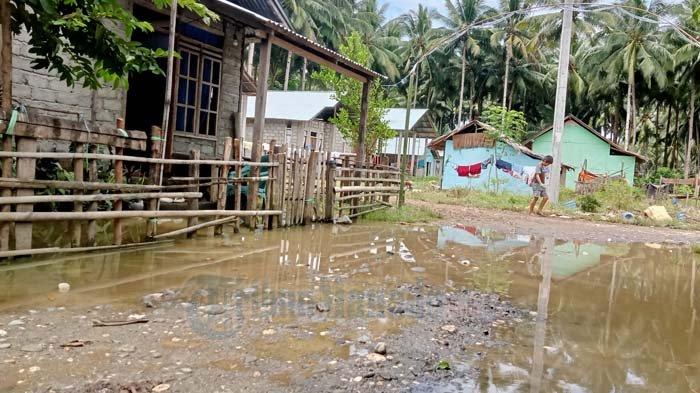 Kondisi terkini warga di Perumahan Bubuan Pantai Desa Buyat Tengah Bolaang Mongondow Timur pasca banjir.