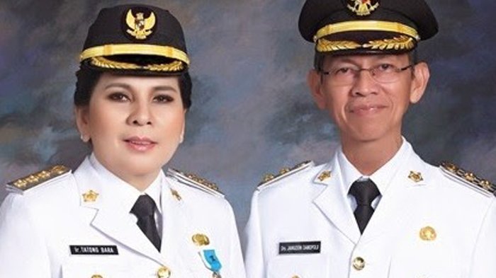 Walikota dan wakil walikota Kotamobagu Tatong Bara dan Jainuddin Damopolii