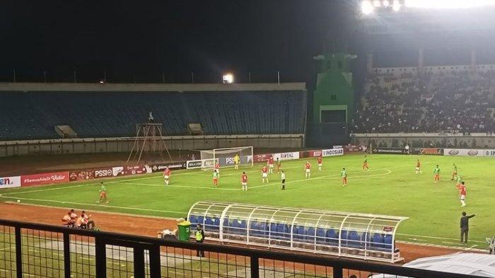 Laga timnas Indonesia vs Bangladesh dalam rangkaian FIFA Matchday berlangsung di Stadion Si Jalak Harupat, Kabupaten, Bandung, pada Rabu (1/6/2022) malam WIB.