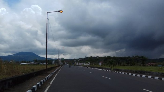 Lampu penerangan jalan umum (ilustrasi)