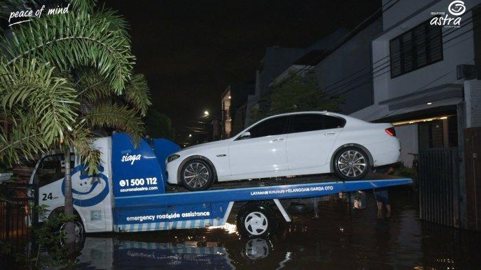 Layanan mobil derek Garda Oto selalu siap sedia membantu selama 24 jam dan dalam kondisi bencana alam.